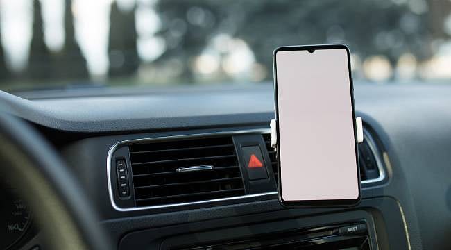 Araçlara telefon tutucu takmak yasak mı? Cezası var mı?