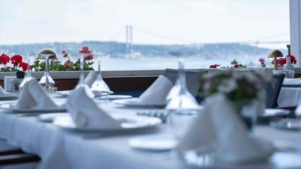 Türkiye'nin tek zincir deniz mahsulleri restoranı Sur Balık 20. yaşını kutluyor