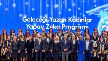 Turkcell’in ‘Geleceği Yazan Kadınlar Yapay Zekâ Projesi’ mezunlarını verdi