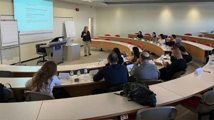 Mplus Academy mezunlarına ‘İş’te Kendin: Kendini Yönetme Sanatı’ eğitimi