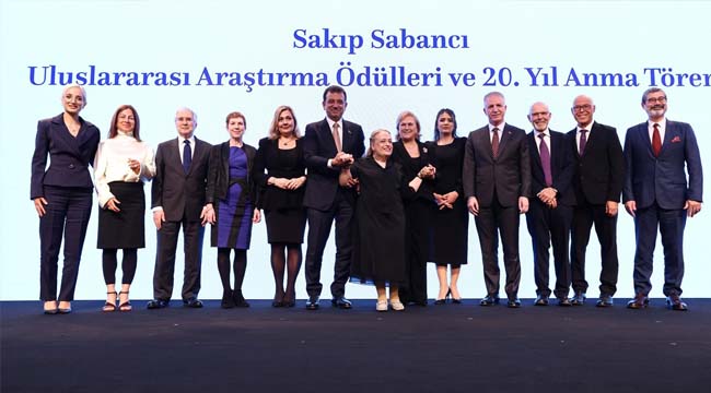 Sakıp Sabancı, 20’nci yıl anma töreninde yapay zeka modeliyle mesaj yolladı