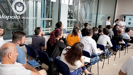 Alapala Akademi kapılarını dünyaya açtı