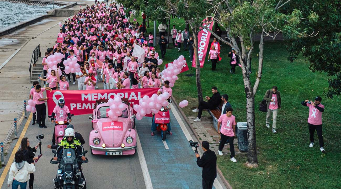 Caddebostan’da pembe yürüyüş