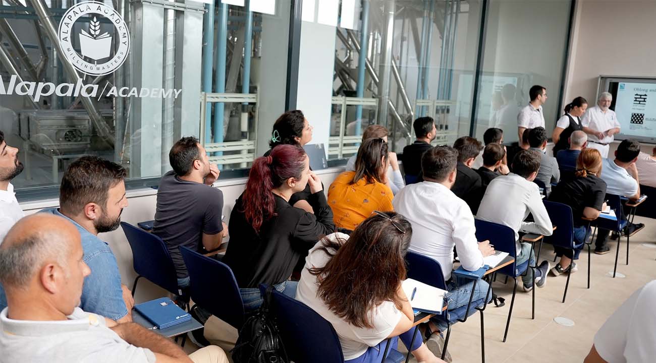 Alapala Akademi kapılarını dünyaya açtı