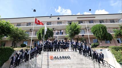 Alarko MBA ve Yenibirlider programları yeni mezunlarını verdi