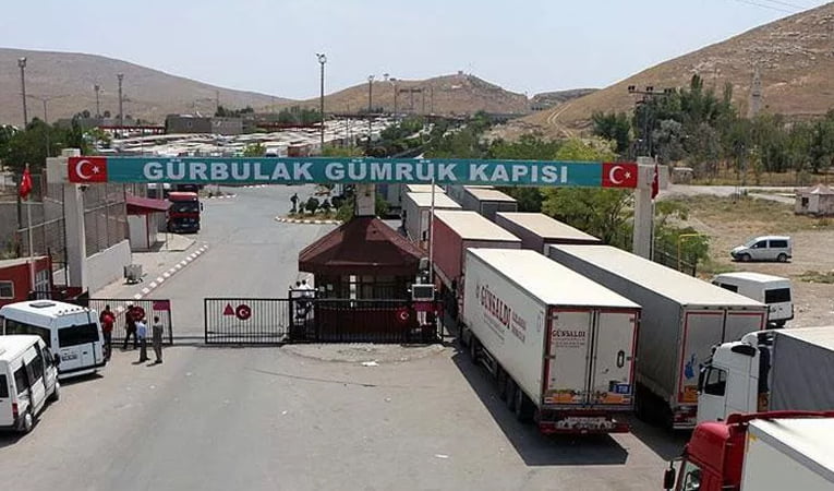 Gürbulak Sınır Kapısı'nda bekleyen tırların Türkiye'ye giriş işlemleri başladı