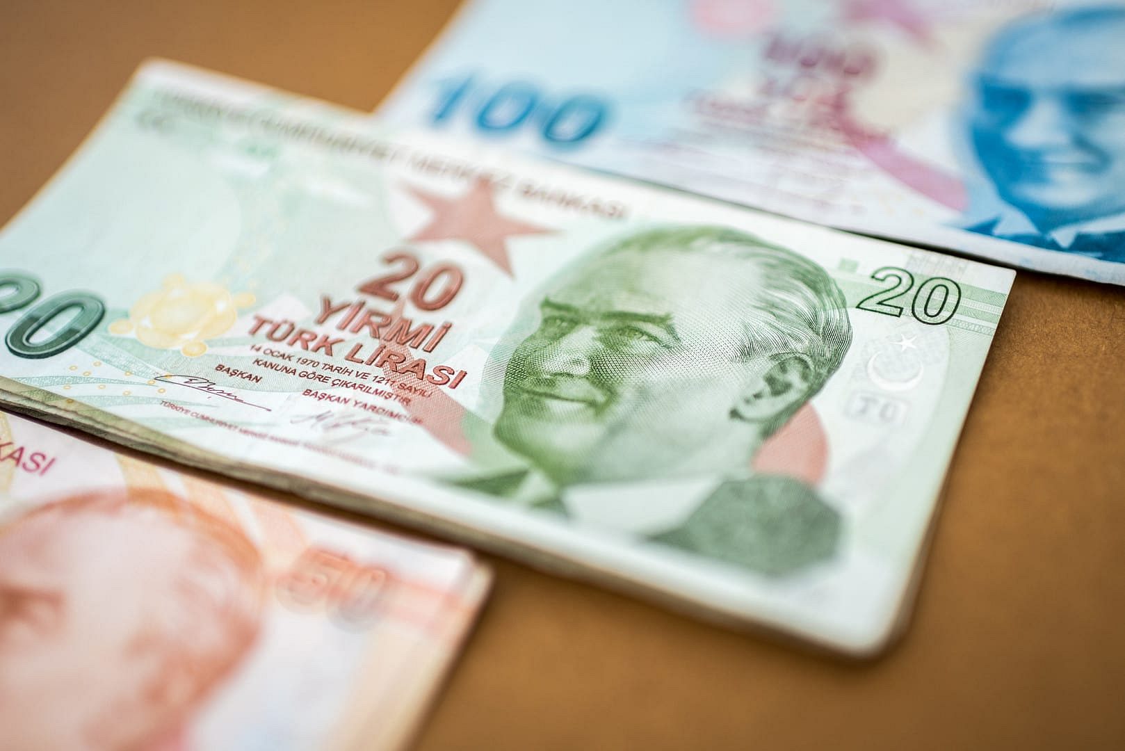 20 TL'lik yeni banknotlar bugün tedavüle giriyor