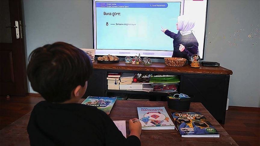 Uzaktan eğitim 22 Ocak'a kadar sürecek, yarı yıl tatiline ara tatil süresi eklenecek