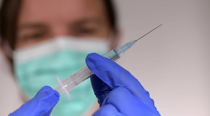 AB, Kovid-19 aşısı ihracat sınırlamasından bir ülkeyi çıkardı