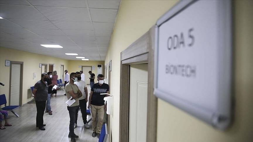 Kentte aşı olan gençlere çekilişle tablet verilecek