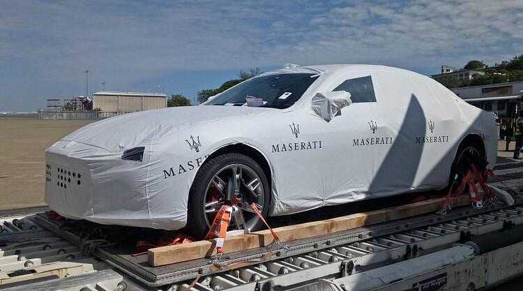 Papua Yeni Gine, tartışma yaratan Maserati filosunu indirimli fiyatla satışa çıkardı-0