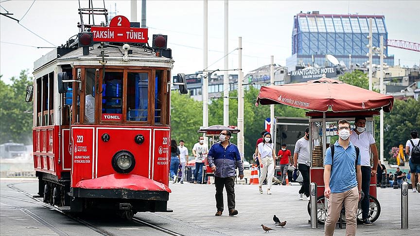 İstanbul'a dönüş yapanlar için '14 gün izole olun' uyarısı
