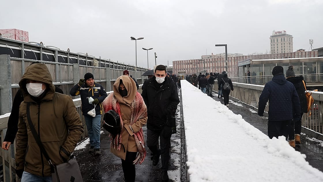 İstanbul'da kar yağışı etkili oluyor-0