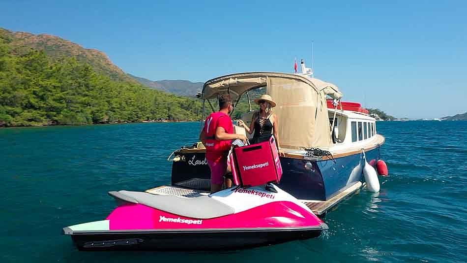 Yemeksepeti, Marmaris koylarında jet ski ile teslimata başladı