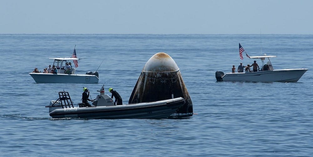 45 yıl sonra ilk: NASA astronotları SpaceX kapsülü ile Dünya'ya döndü-0