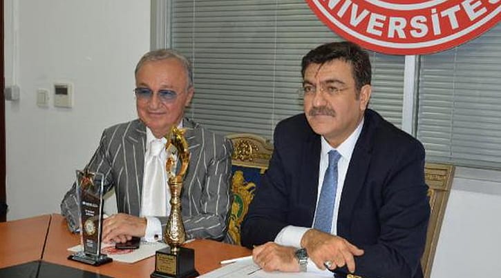 Üniversiteden sonra ilköğretime de girdi