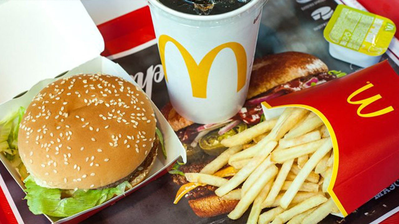 McDonald's Rusya restoranlarını kapattı, hamburgerler karaborsaya düştü