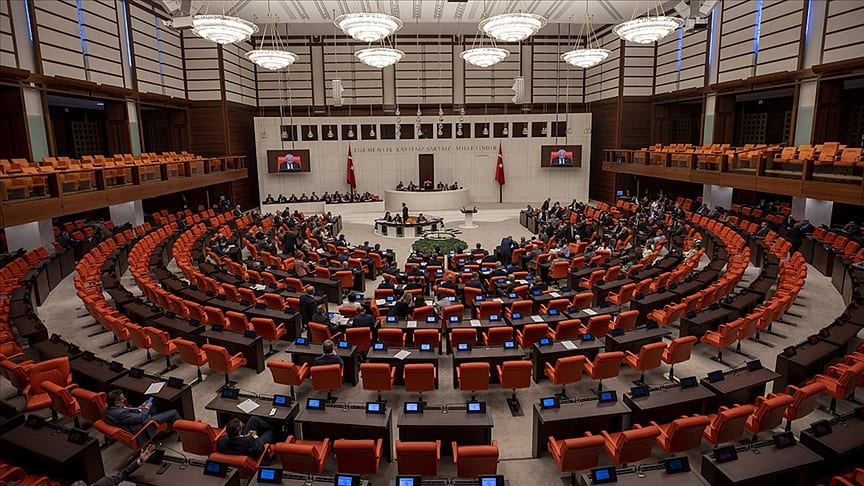 Ek gösterge düzenlemesi, öğrenci affı, emekli aylığı... Milyonlarca kişiyi ilgilendiren torba yasa yasalaştı