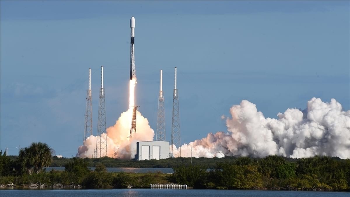 SpaceX, Uluslararası Uzay İstasyonu'na fırlatacağı yeni uzay aracının adını açıkladı 