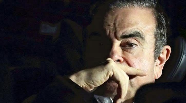 Ev hapsindeki eski CEO, özel jetle firar etti
