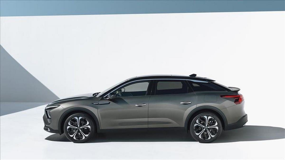 Citroen, Sedan, SW ve SUV esintileri taşıyan C5 X’in tasarım detaylarını tanıttı