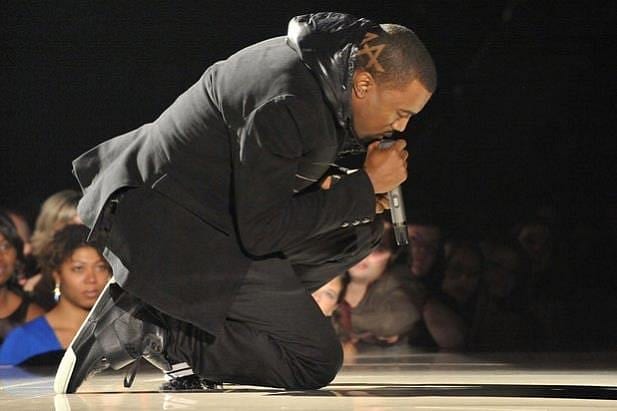 Kanye West'in ayakkabıları rekor fiyata satıldı