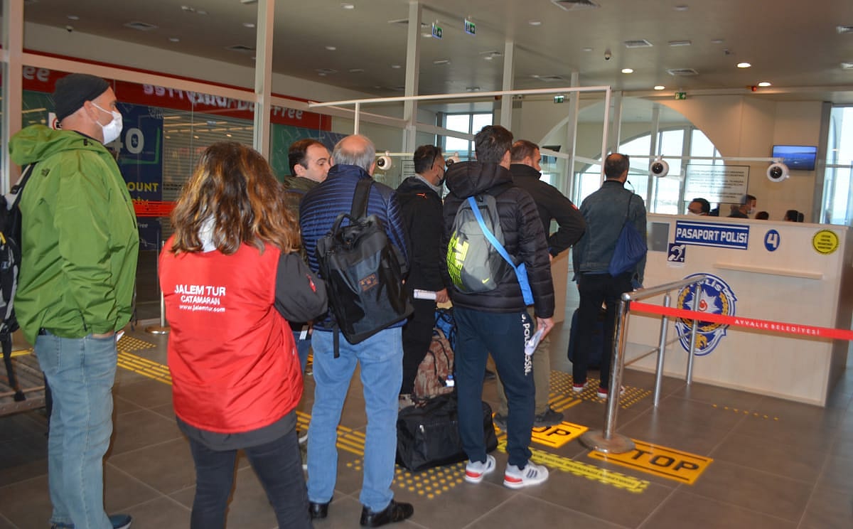 Ayvalık-Midilli feribot seferleri 25 ay sonra yeniden başladı-0