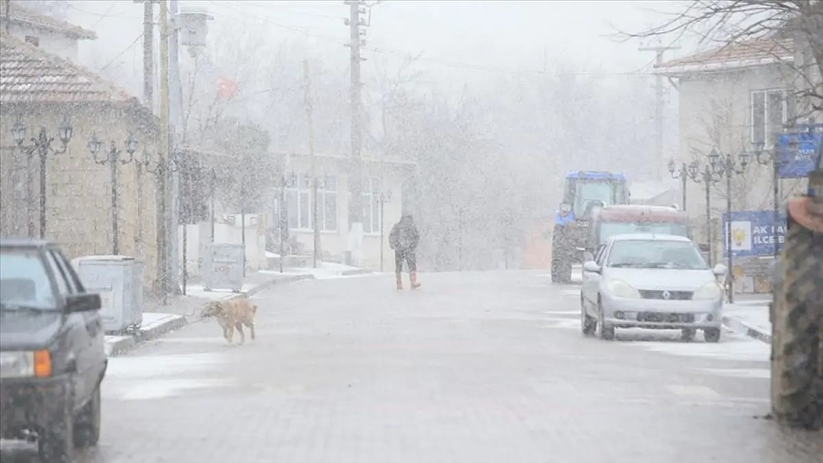 Balkanlar'dan gelen yağışlı hava etkili olmaya başladı: Meteorolojiden uyarı var