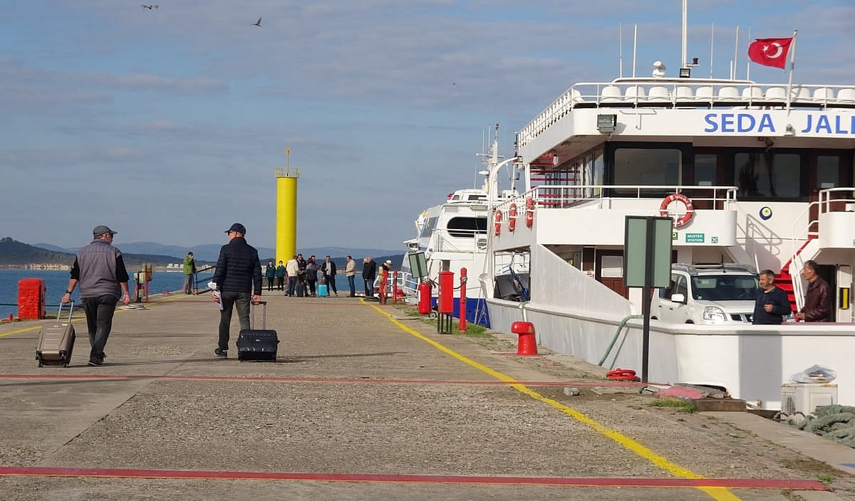 Ayvalık-Midilli feribot seferleri 25 ay sonra yeniden başladı