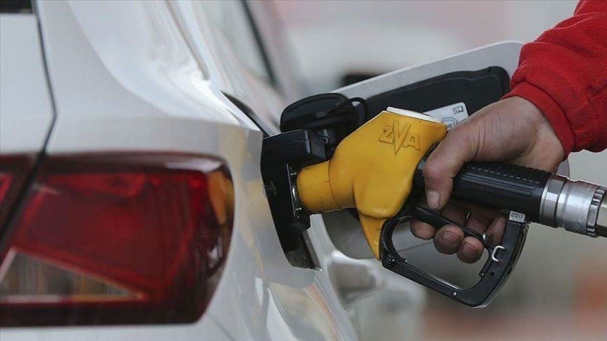Motorin ve LPG'de bu gece gelecek indirimler pompa fiyatına yansımaya başlıyor
