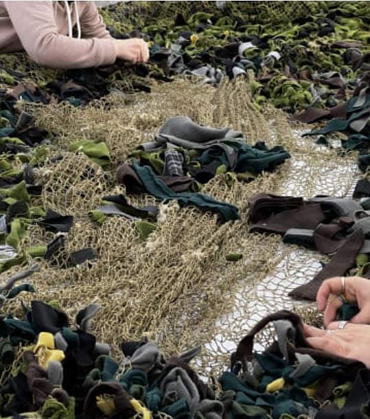 Ukrayna'nın ünlü gelinlikçisi şimdi asker için kıyafet dikiyor-1