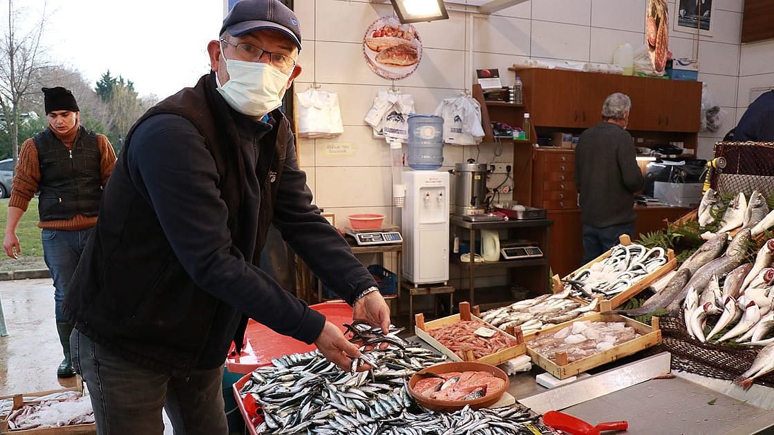 Yasak kalktı, tezgahlar doldu: Hamsinin kilosu ne kadar oldu?