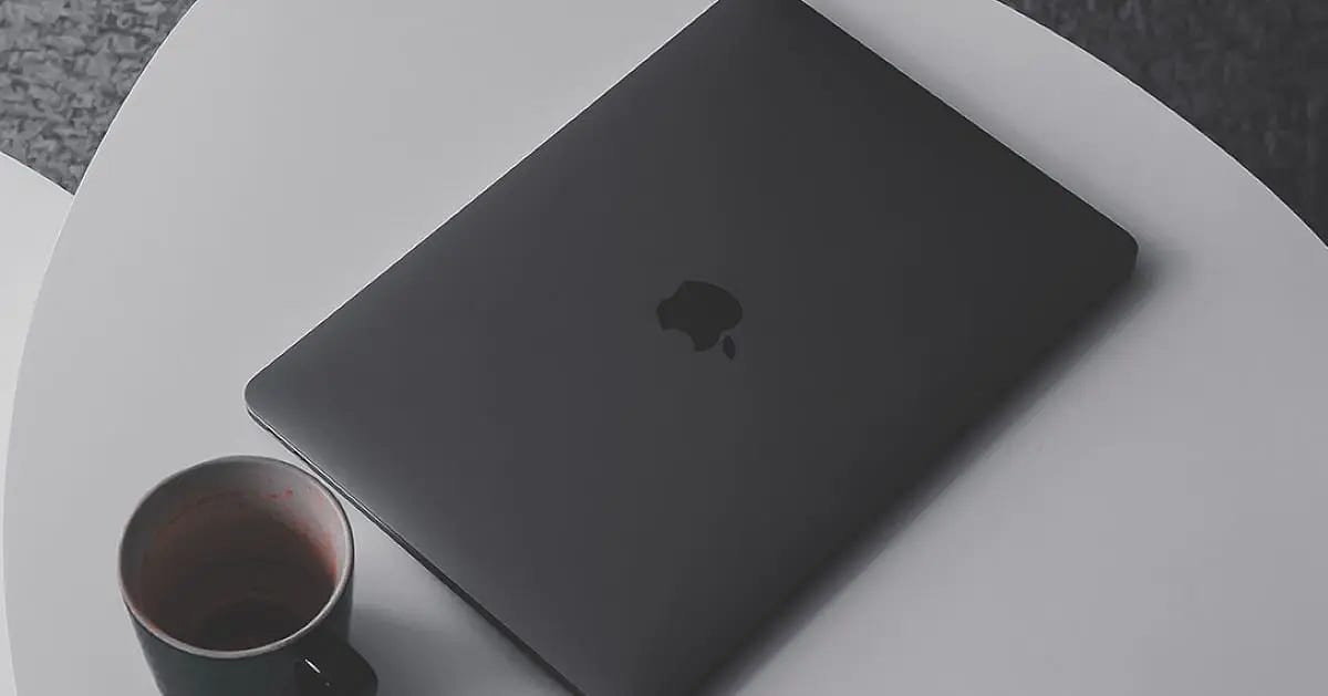 MacBook ekranı zarar vermeden nasıl temizlenir?
