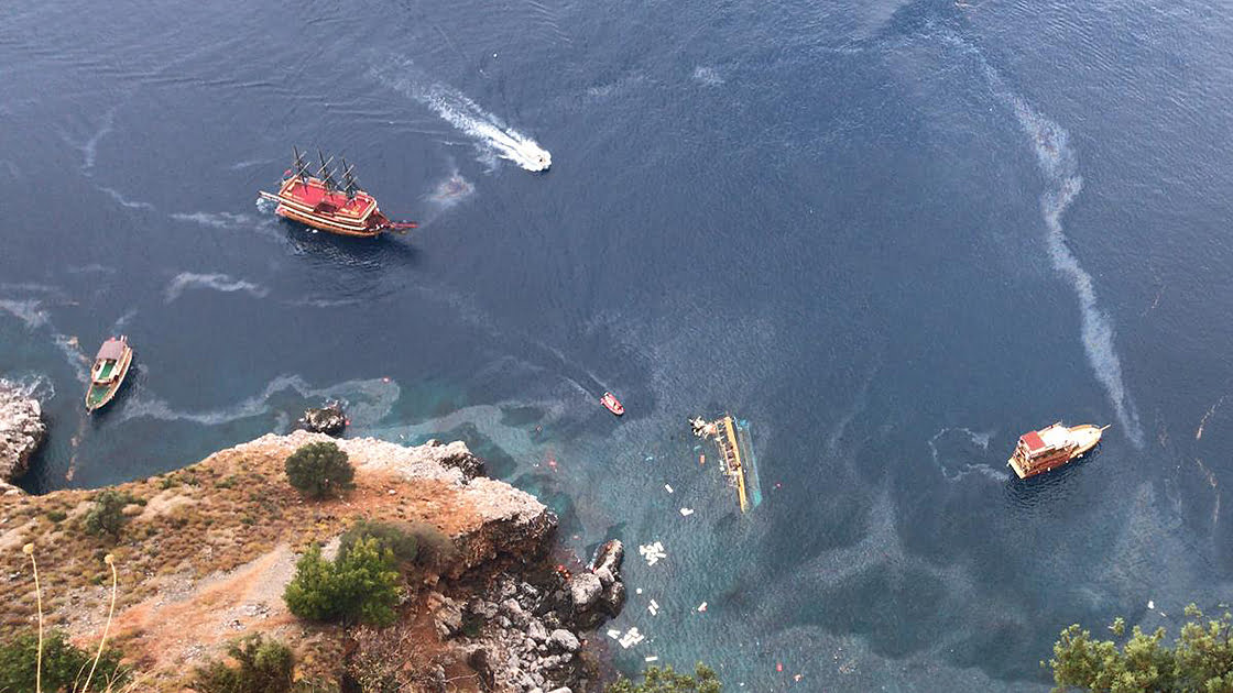 Alanya'da tur teknesi battı: 1 ölü, 37 kişi kurtarıldı