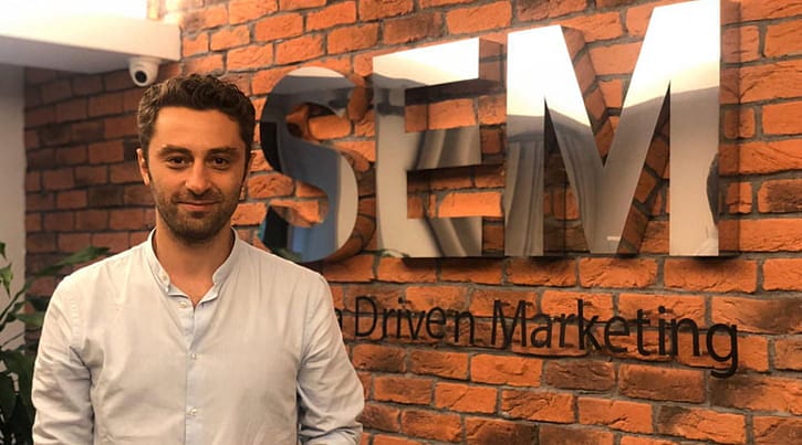 SEO ekibinin başına geldi