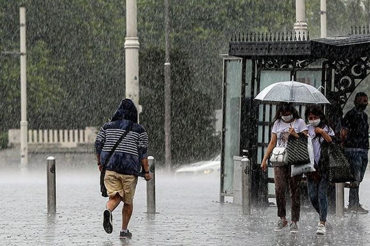 Meteoroloji'den İstanbul için 'çok kuvvetli' yağış uyarısı