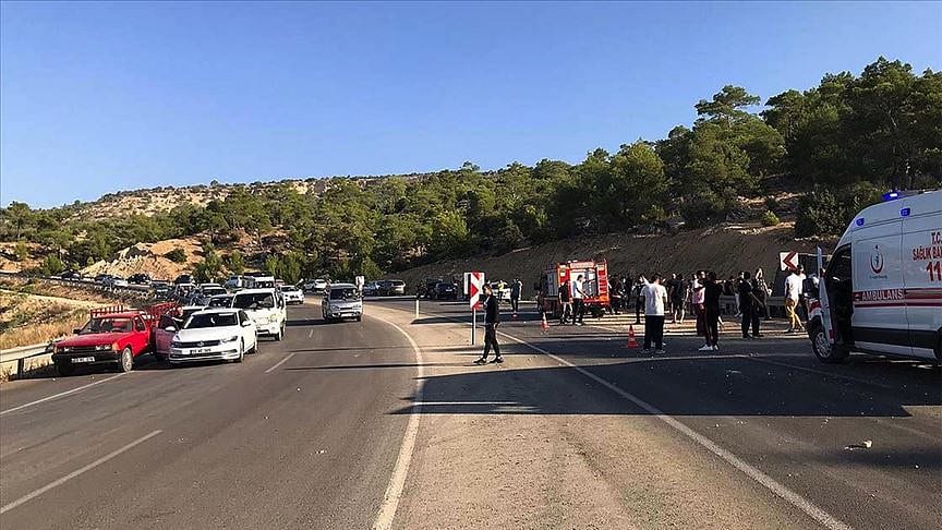 Mersin'de askerleri taşıyan otobüs devrildi: 4 şehit
