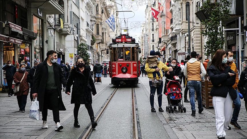 İstiklal Caddesi'ne girişler 7 bin kişiyle sınırlandırıldı