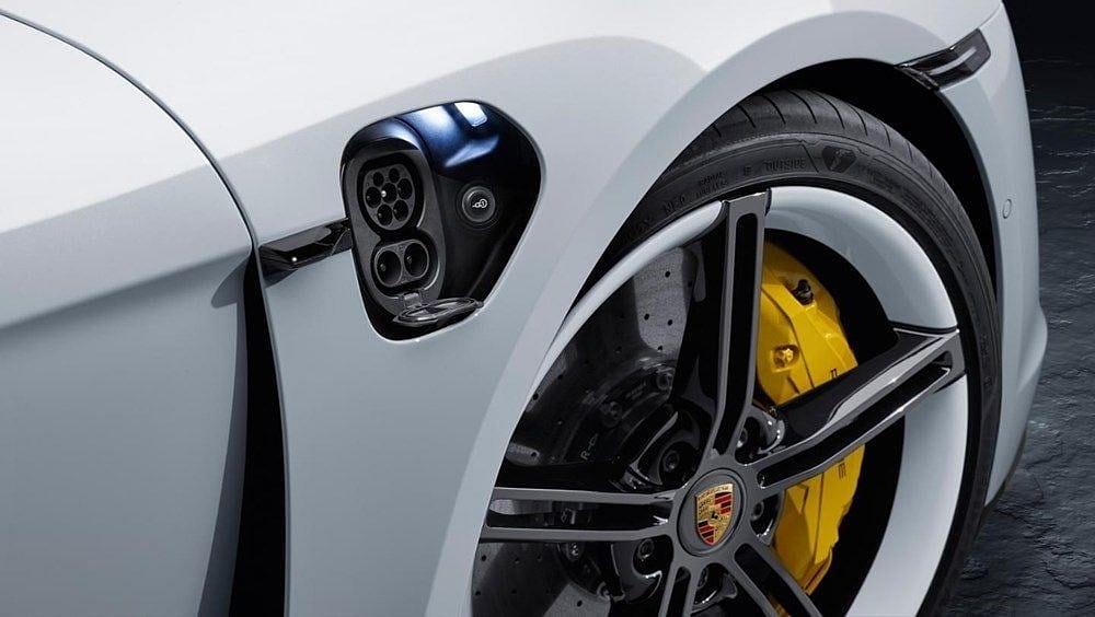 Porsche'nin ilk tam elektrikli otomobili Taycan Türkiye'de-3