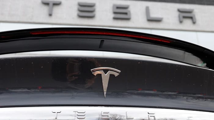 Tesla müşterilerine 'çifte fatura' şoku