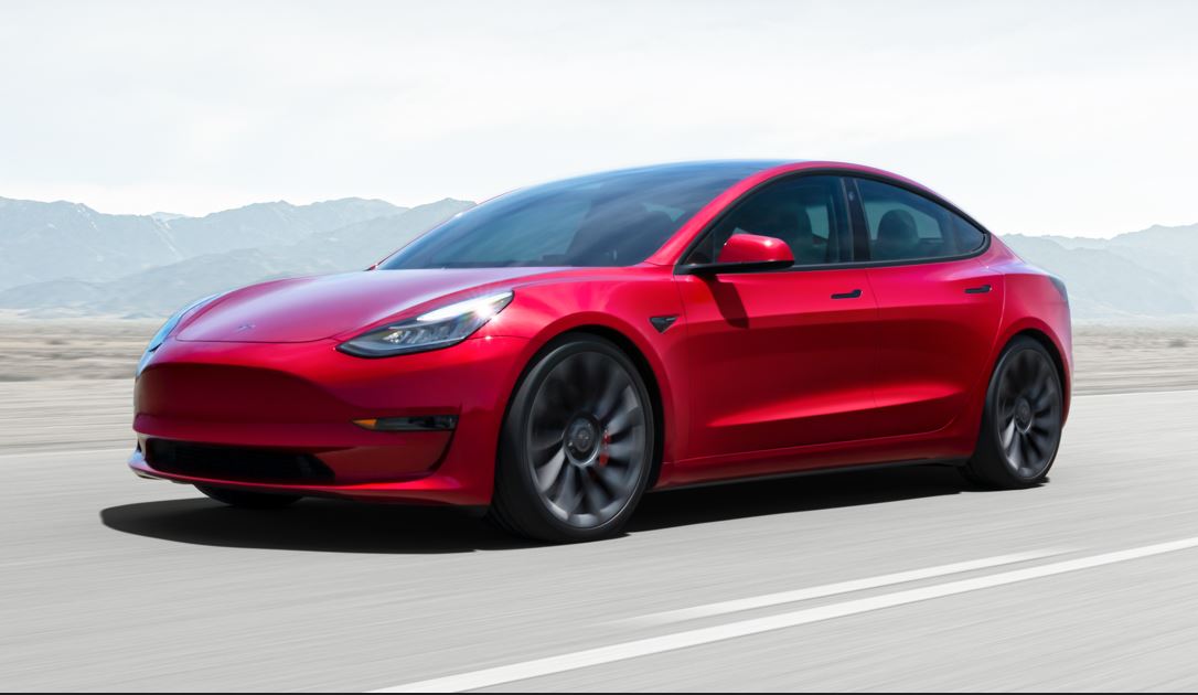 Tesla ABD'de hala zirvede ancak daha ucuz elektrikli otomobiller geldikçe pazar payı geriliyor