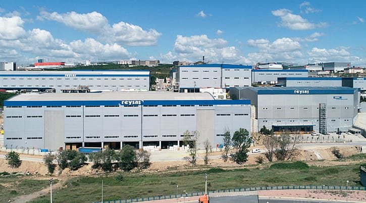 Çayırova'da dev depo inşa etti
