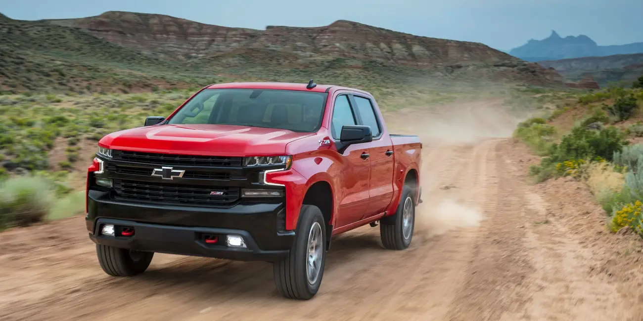 Chevrolet viral olan görüntüdeki gence yeni bir Silverado ve 15 bin dolar verdi