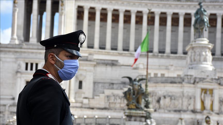 İtalya'da 4 milyonu aşkın kişi işbaşı yaptı