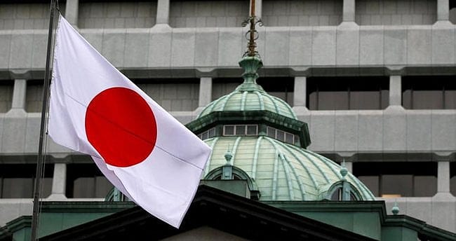 BoJ büyüme ve enflasyon beklentilerini düşürdü