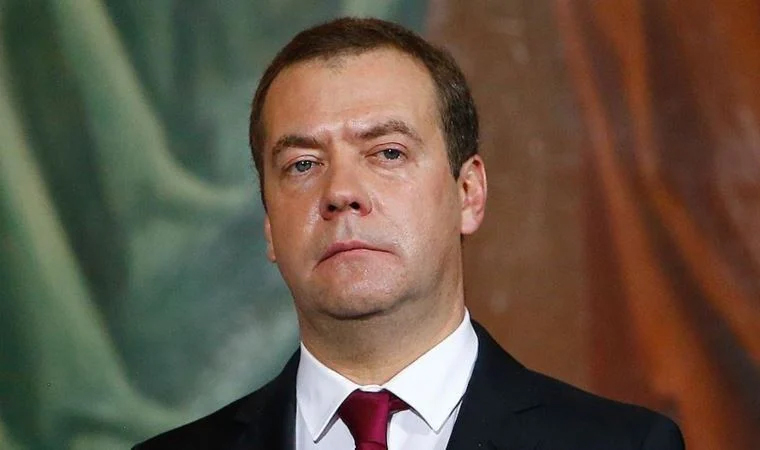 Rusya nükleer silah tehdidini yineledi... Endişelendiren açıklama Medvedev'den