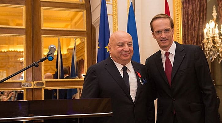 Sani Şener e'Légion d'honneur'