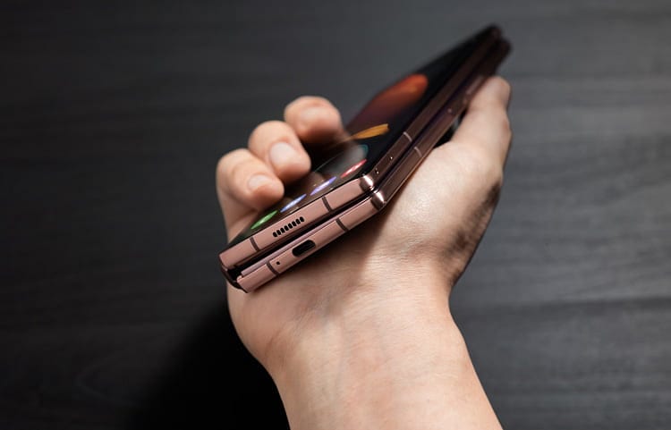 Samsung’un katlanabilir cihazı Galaxy Z Fold2 piyasaya sunuldu!-0