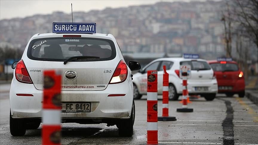 MEB'den hafta sonu yapılacak sürücü kursu sınavları için açıklama var