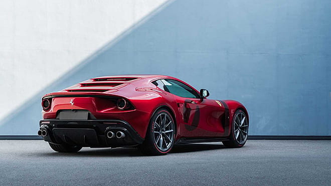 Ferrari tek bir müşteri için ürettiği aracı tanıttı-0